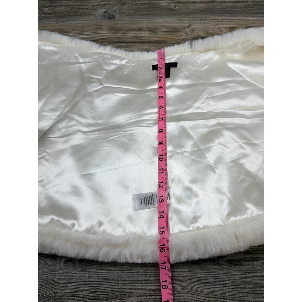 Christian Siriano Ivory Faux Fur Wrap Shawl "One Size" Special Event Glamour NWT - Picture 9 of 10